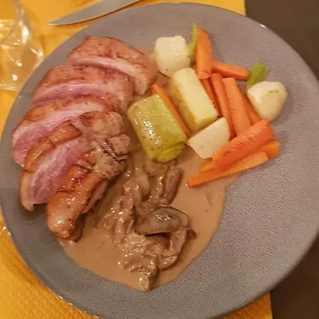 Village 17 Gites, Piscine, Restaurant , 2 Avec Spa, 3km De