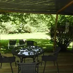 Casa de Férias Village Nature, 19 Gites, Piscine, Jacuzzi Privé, Restaurant, à 4km De Conques