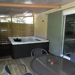 Dom wakacyjny Village Nature, 19 Gites, Piscine, Jacuzzi Prive, Restaurant, A 4km De *