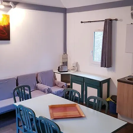 Village 17 Gites, Piscine, Restaurant , 2 Avec Spa, 4km De