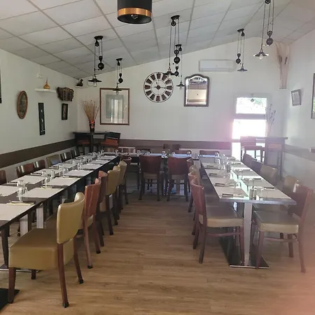 Village 17 Gites, Piscine, Restaurant , 2 Avec Spa, 3km De Holiday home *