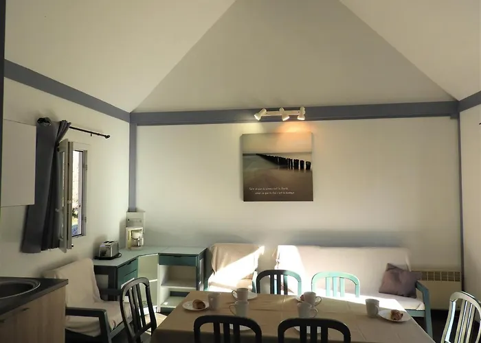 Village 17 Gites, Piscine, Restaurant , 2 Avec Spa, 4km De بيت للعطل كونك