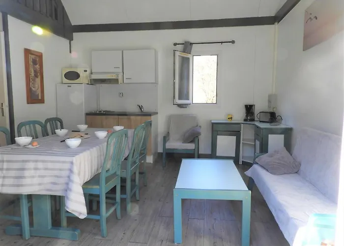 Village 17 Gites, Piscine, Restaurant , 2 Avec Spa, 4km De