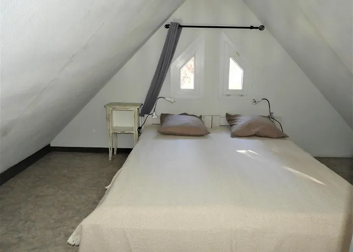 Village 17 Gites, Piscine, Restaurant , 2 Avec Spa, 4km De Feriehus