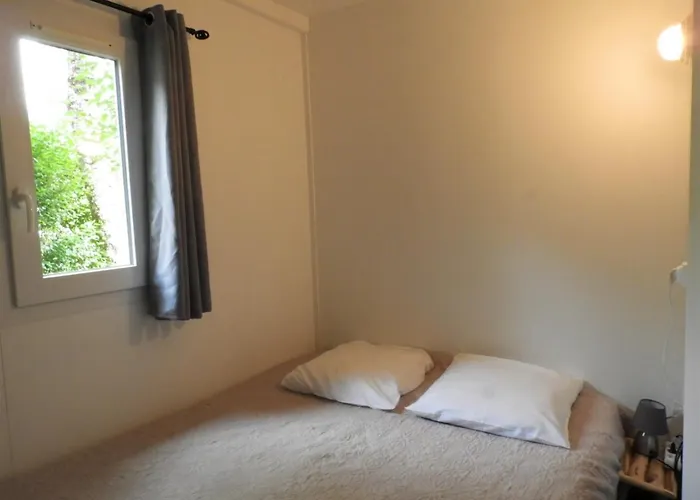 Village 17 Gites, Piscine, Restaurant , 2 Avec Spa, 4km De