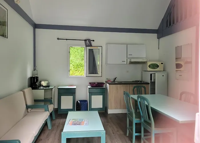 Village 17 Gites, Piscine, Restaurant , 2 Avec Spa, 4km De