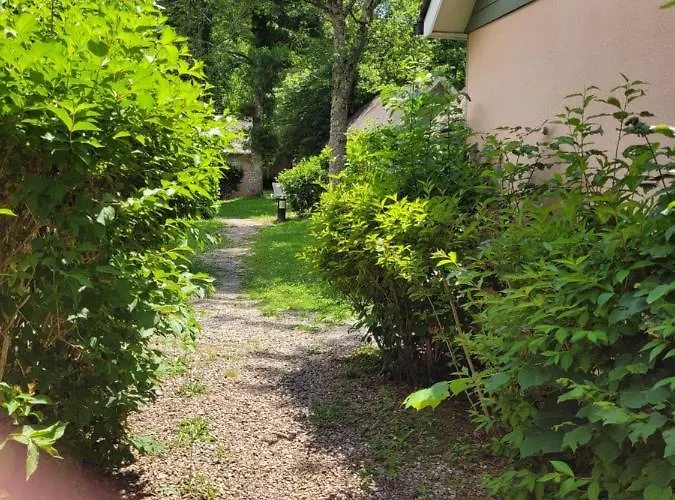 Village 17 Gites, Piscine, Restaurant , 2 Avec Spa, 4km De