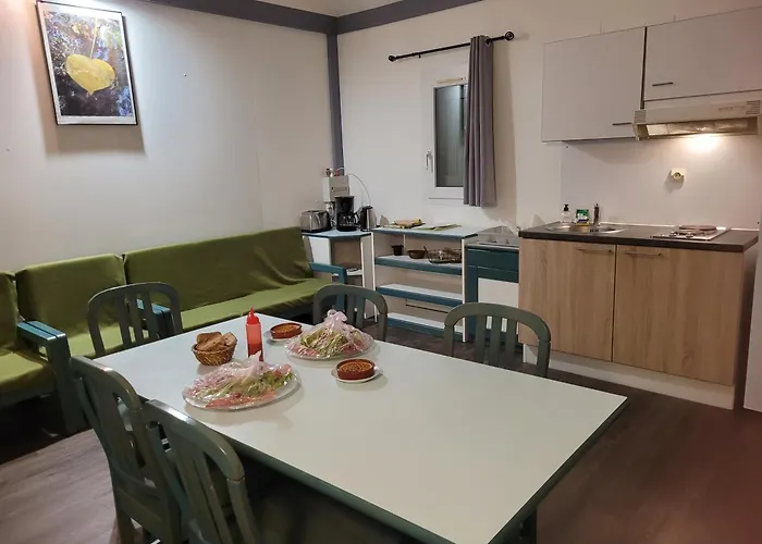 Village 17 Gites, Piscine, Restaurant , 2 Avec Spa, 4km De Feriehus *