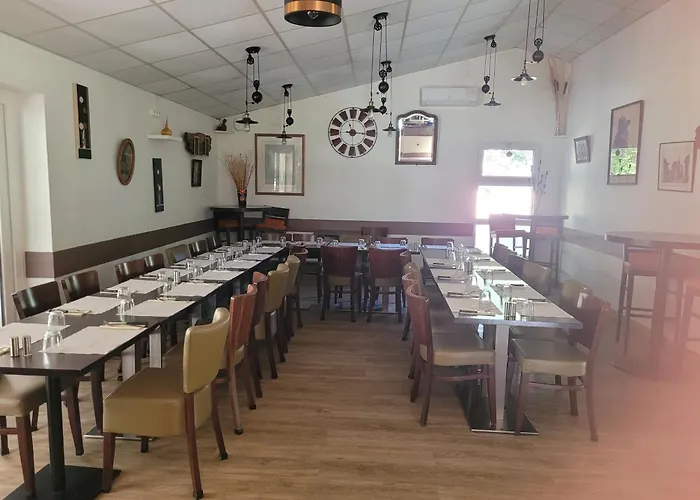 Village 17 Gites, Piscine, Restaurant , 2 Avec Spa, 4km De Feriehus *